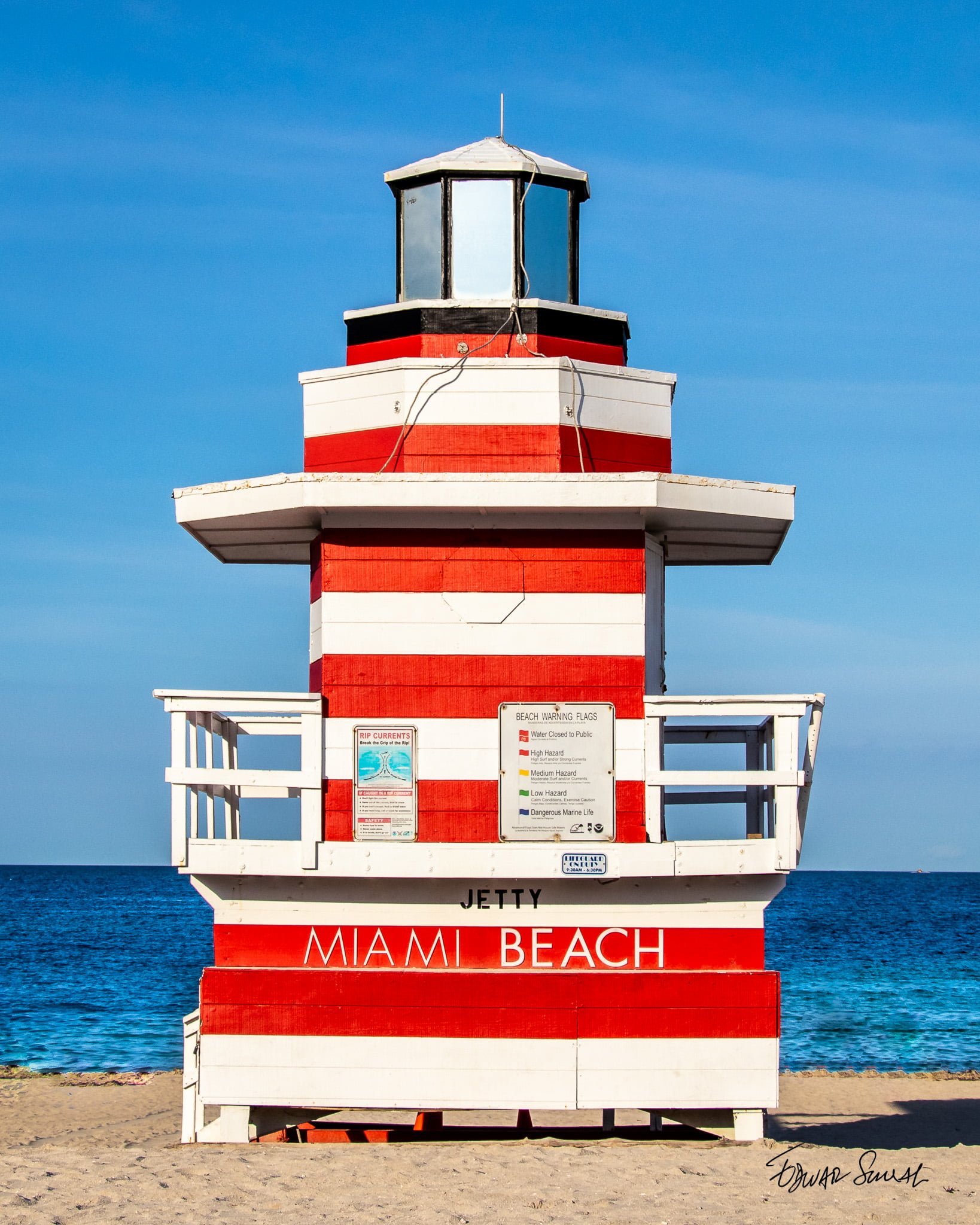 EdwarSimal-20190701-IMG_6037-1.jpg Lifeguard Tower Jetty Straight Portrait